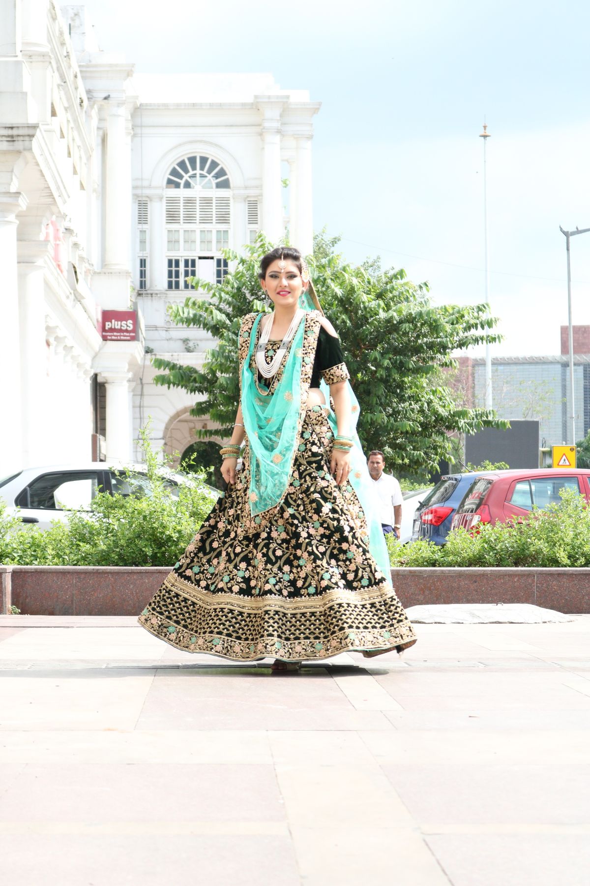 আধুনিক থ্রি-পিসের সাজ